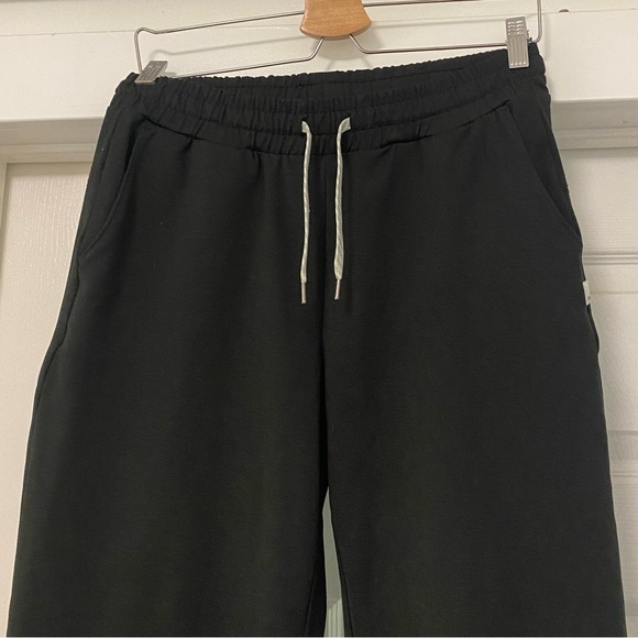 Vuori Womens Black Joggers - Picture 2 of 7